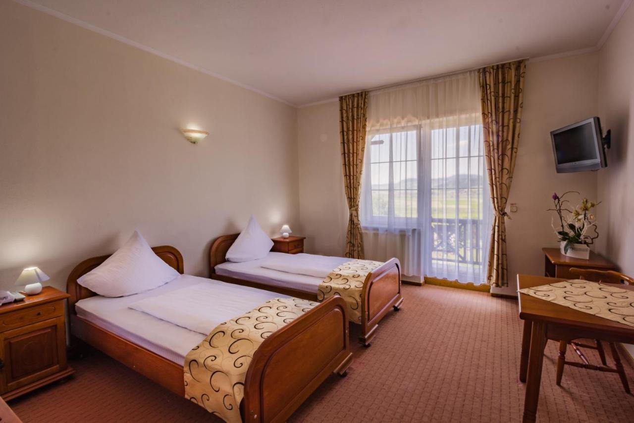 Hotel Europa Kokeltal Albeşti Dış mekan fotoğraf