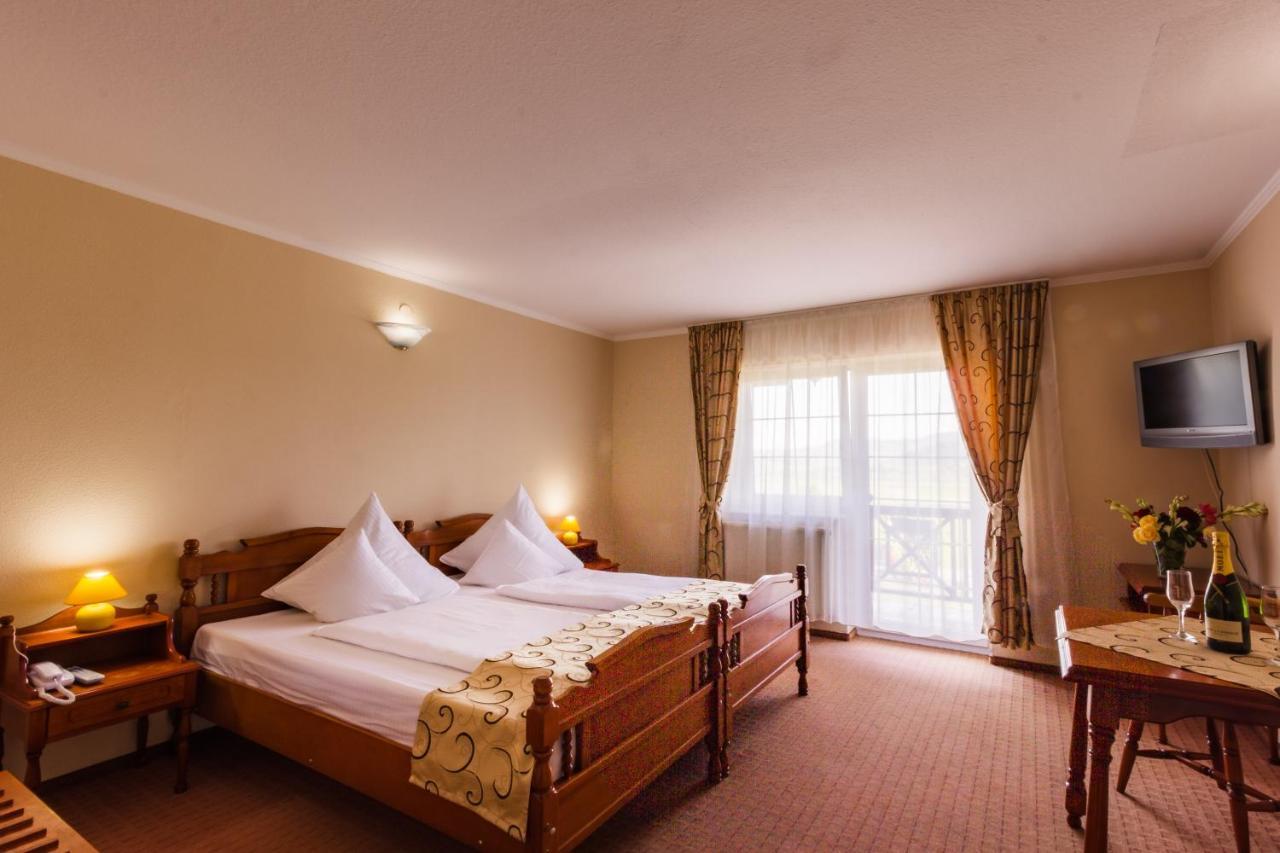 Hotel Europa Kokeltal Albeşti Dış mekan fotoğraf